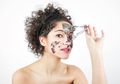 Rekomendasi Peel Off Mask Lokal yang Ampuh Mencerahkan Wajah, Coba Yuk!