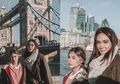 Intip Isi Tas Makeup Luna Maya yang Tampil Cantik saat Traveling