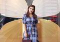 Tampil Sederhana dengan T-shirt Dress, Ashanty Bawa Tas Mewah Puluhan Juta Rupiah Saat Liburan!