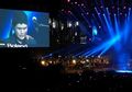 Dul Tak Kuasa Menahan Tangis Saat Gantikan Ayahnya di Konser Dewa 19 Reunion Malaysia