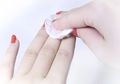 6 Bahan Tak Terduga yang Bisa Menjadi Pembersih Cat Kuku! Apa Saja?