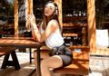 Mengintip Deretan Gaya Seksi Jennifer Bachdim Pakai Biker Short