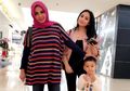 Naik Kereta MRT, Rieta Amilia Mama Nagita Slavina Pakai Tas Ransel Mungil Harga Ratusan Juta Rupiah