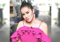 Biasa Tampil Seksi, Penampilan Olla Ramlan Pakai Hijab Tanpa Makeup saat Umrah Banjir Pujian