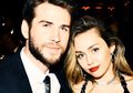 Jadi Kado Valentine, Miley Cyrus Kembali Unggah Tampilan Simpelnya Saat Hari Pernikahan