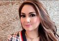 Rahangnya Terbentur Besi dan Sempat Tak Bisa Bicara, Nia Daniaty Bagikan Kondisi Terkini Setelah Kecelakaan Mobil