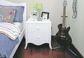 6 Desain Nakas Mungil Penghias Ranjang, Bikin Kamar Tampak Luas