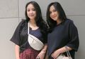 Nagita Slavina Tampil Sederhana Saat Terima Kado dari Caca Tengker, Harga Blus yang Dipakai Bikin Salah Fokus!