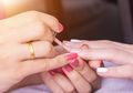 Cara Menghapus Kutek Gel Sendiri dengan Mudah di Rumah, Coba Yuk!