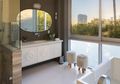 Ingin Kamar Mandi Ada di Kamar Tidur? Ini Cara Menata agar Nyaman