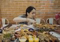 Karena Hal Kecil Ini, Gaya Makan Nagita Slavina Tuai Pujian Hingga Dinilai Berkelas!
