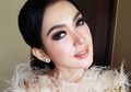 Resmi Menikah Hari Ini Syahrini Sempat Minta Restu di Makam Sang Ayah, Hijab Branded Mahalnya Malah Jadi Sorotan