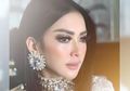 Sering Tampil Cetar, Seperti Apa Makeup Syahrini Saat Pernikahan Nanti? Begini Prediksinya