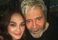 Setelah Bertingkah Gila Saat Sarapan, Foto Luna Maya dengan Bule Ini Banjir Dukungan! Kenapa, Ya?