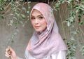 Santun Buat Kondangan, Ini 5 Outfit Hijab Etnik ala Vebby Palwinta