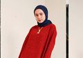 8 Gaya Modis dengan Outfit Merah Ala Selebgram Hijab. Stand Out!