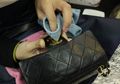 Cuci Kering Jadi Solusi Terbaik untuk Buat Tas Branded Tetap Laku Dijual!