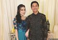 Adly Fairuz dan Angbeen Rishi Punya 5 Outfit Formal yang Kompak Buat Kondangan!