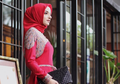 Elegan & Bold. Ini 7 Dress Merah Selebgram Hijab Untuk Kondangan!