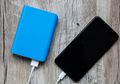 Benarkah Ngecas Power Bank di Mobil sampai Penuh Bisa Berbahaya?