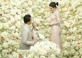Berlatar Belakang Seribu Bunga Mawar Putih, Syahrini dan Reino Barack Bagikan Foto Lamaran!