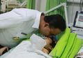 Terharu! Anies Baswedan Penuhi Permintaan Terakhir Remaja yang Sedang Kritis 'Cium Saya Pak'