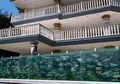 Unik! Rumah Dipagari Akuarium, Berisi Ratusan Ikan dan Gurita