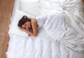 Kenapa Guling Tidak Disediakan di Hotel? Padahal Memeluk Guling Bikin Sehat, Ini Alasannya!
