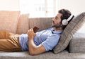 Inilah Jenis Musik yang Cocok Untuk Pengantar Tidur, Bikin Cepat Terlelap!