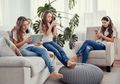 Pentingnya Membatasi Waktu Bermain Gadget Anak dan Remaja, Mengapa?