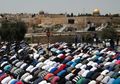 Ketika 40.000 Warga Palestina Melaksanakan Sholat Jumat di Tengah Pengamanan Militer Israel