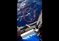 Terhempas Sejauh 32 KM dan Hilang Selama 3 Jam di Laut, Cowok Ini Selamat Pakai Trik Celana Jeans!