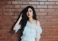 Febby Rastanty Punya 7 Inspirasi Outfit Putih yang Cocok Buat Kondangan!