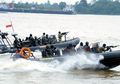 Gelagapan Dibentak Anggota Kopaska TNI di Atas Kapalnya Sendiri, Militer Malaysia Kabur Meski Serka Ismail Datang dengan Perahu Karet dan Tanpa Senjata, Ganggu Pembangunan Mercusuar Berujung Angkat Jangkar