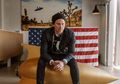 Tom Delonge Bilang Penanganan Covid-19 di Indonesia Lebih Baik Dibanding Amerika, Netizen: Nggak Gitu Bos