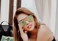 Unggah Foto Terbaru, Aurel Hermansyah Tampak Anggun Kenakan Dress Berpotongan Dada Rendah