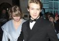3 Fakta tentang Rencana Pertunangan Taylor Swift dan Joe Alwyn