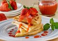 Resep Waffle Saus Stroberi Enak Dan Lembut yang Tidak Boleh Dilewatkan