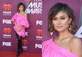 Menang Penghargaan Musik Internasional, Lihat Gaya Seksi Agnez Mo dengan Over The Knee Boots