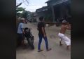 Viral Aksi Kakek di Banjarmasin yang Hadang Maling Motor dengan Kayu