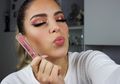 Cara Mudah Mengaplikasikan Lipstik untuk Kelopak Mata dari MUA Archangela Chelsea