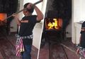 Bocah 11 Tahun Tak Sekolah dan Bekerja di Krematorium untuk Membantu Biaya Perawatan Ibunya yang Sakit