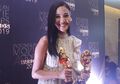 Baru Film Pertama, Della Dartyan Langsung Boyong Dua Piala IMAA