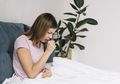 Jangan Asal Minum Obat Batuk Saat Hamil, Ada Baiknya Moms Hentikan Konsumsi Makanan Ini Dulu