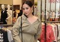 Belanja Di Pasar Tradisional Thailand, Baju Nagita Slavina Jadi Sorotan Warganet karena Hal Ini!