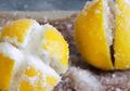 Potong Lemon Jadi 4 Bagian Lalu Isi dengan Garam, Letakkan di Dapur dan Lihat Hasilnya!