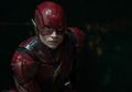 Tentukan Nasib Sendiri, Ezra Miller Ikut Kerjakan Naskah 'The Flash'