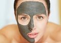 Lima Masker dari Bahan Charcoal yang Ampuh Angkat Kotoran di Wajah