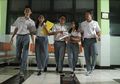 Anak-anak Jateng Berbagi Cerita Kehebatan SMA Mereka kepada Pak Ganjar Pranowo