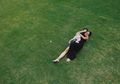 Tiru Kebiasaan Earthing Andien Aisyah dan Kawa, Ada Banyak Manfaatnya!